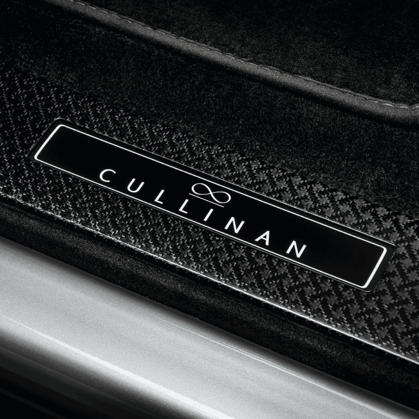 BLACK BADGE CULLINAN CARBON TREADPLATES